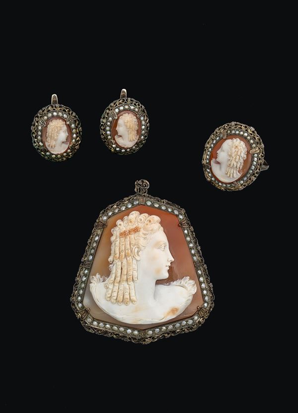 Antica e raffinata demi parure 