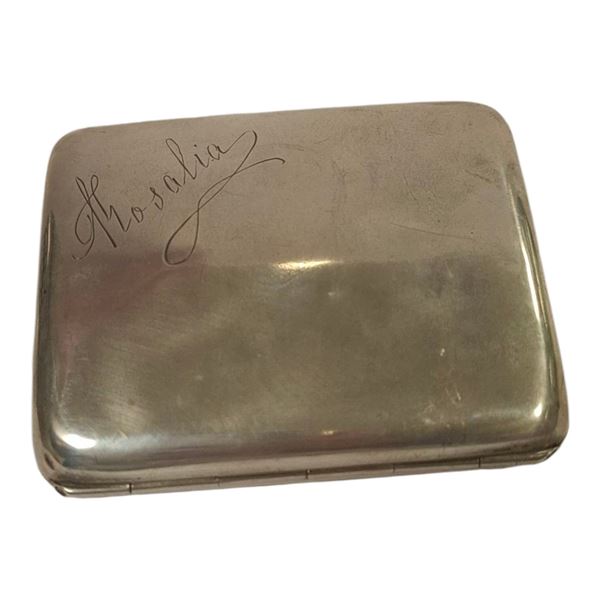 Piccolo portasigarette in metallo argentato