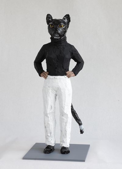 Katzenfrau (2022) — scultura in bronzo dipinto
