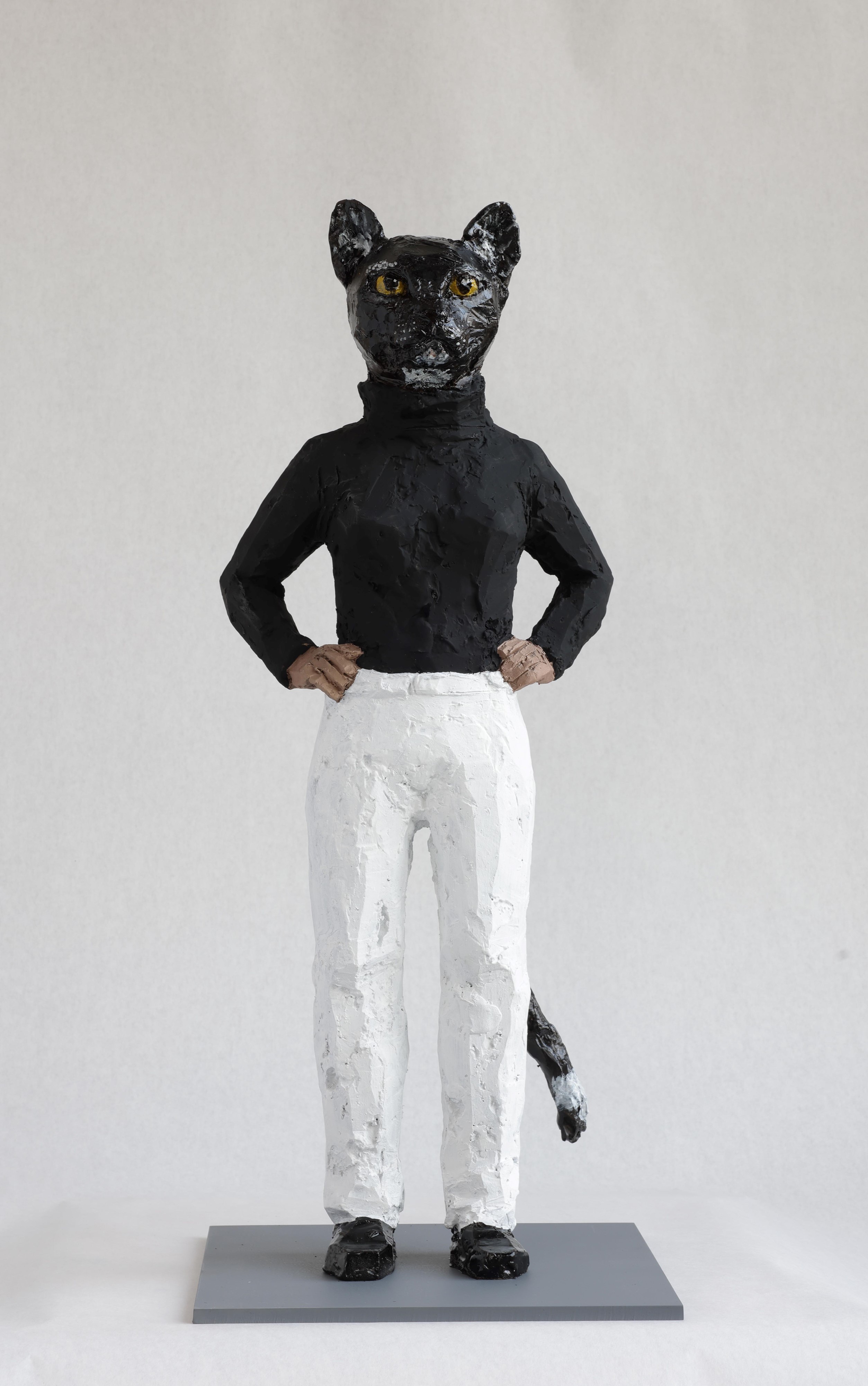 Stephan Balkenhol - Katzenfrau (2022) — scultura in bronzo dipinto