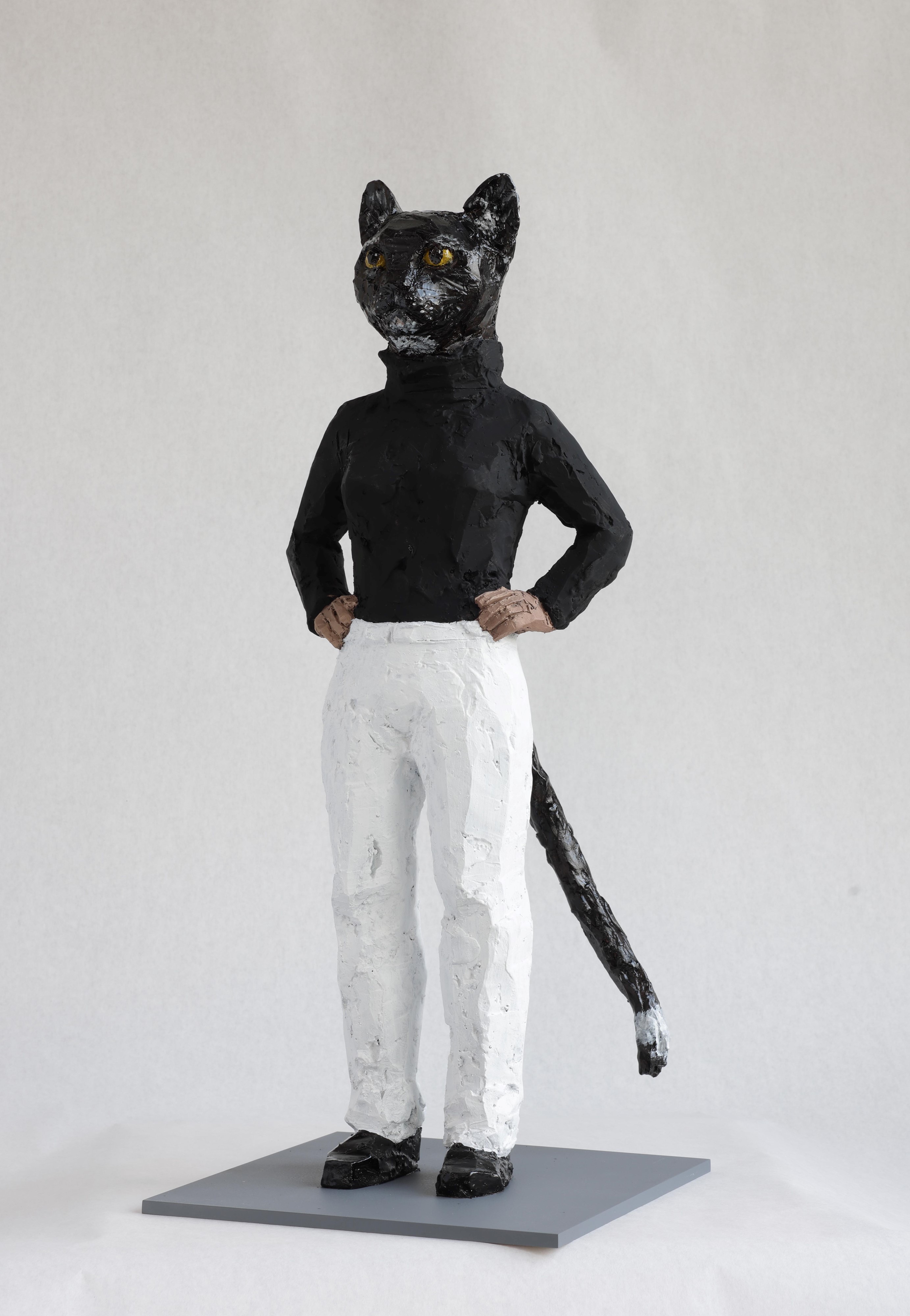 Stephan Balkenhol - Katzenfrau (2022) — scultura in bronzo dipinto