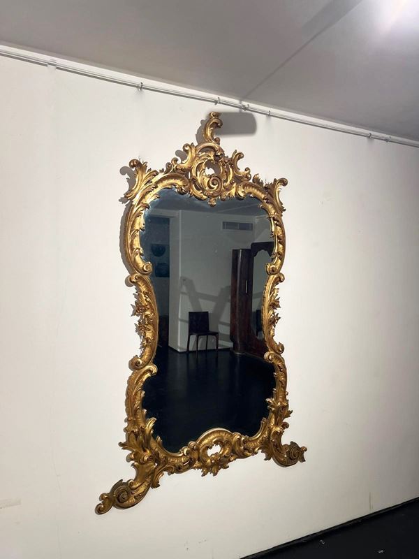 Napoli, periodo Luigi Filippo (XIX secolo) - Large mirror with frame decorated with gilded and carved wooden scrolls