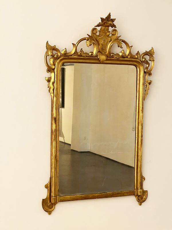 Napoli, periodo Luigi Filippo (XIX secolo) - Mirror with frame decorated with rich cymatium and engraved coat of arms