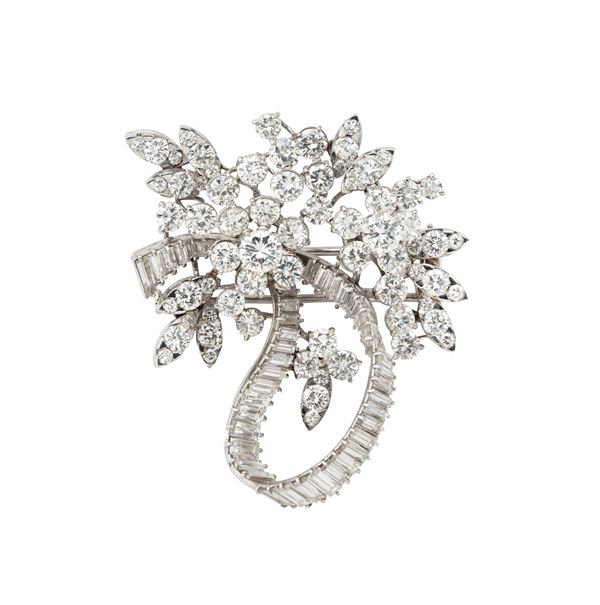 Spilla   - in platino, con asse di spillo in oro bianco 18 carati - Auction JEWELRY, WATCHES AND SILVER OBJECTS - Blindarte Casa d'Aste