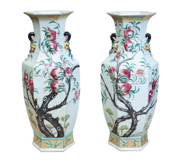 Dinastia Quing, Famiglia Rose - Pair of hexagonal baluster vases