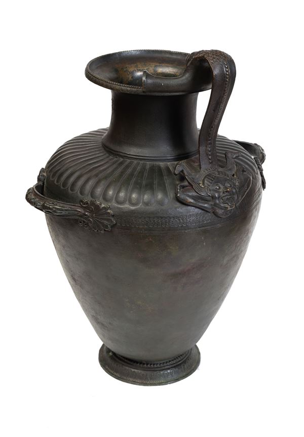 Manifattura Chiurazzi,  Napoli, XIX secolo - Hydria with gorgoneion handle