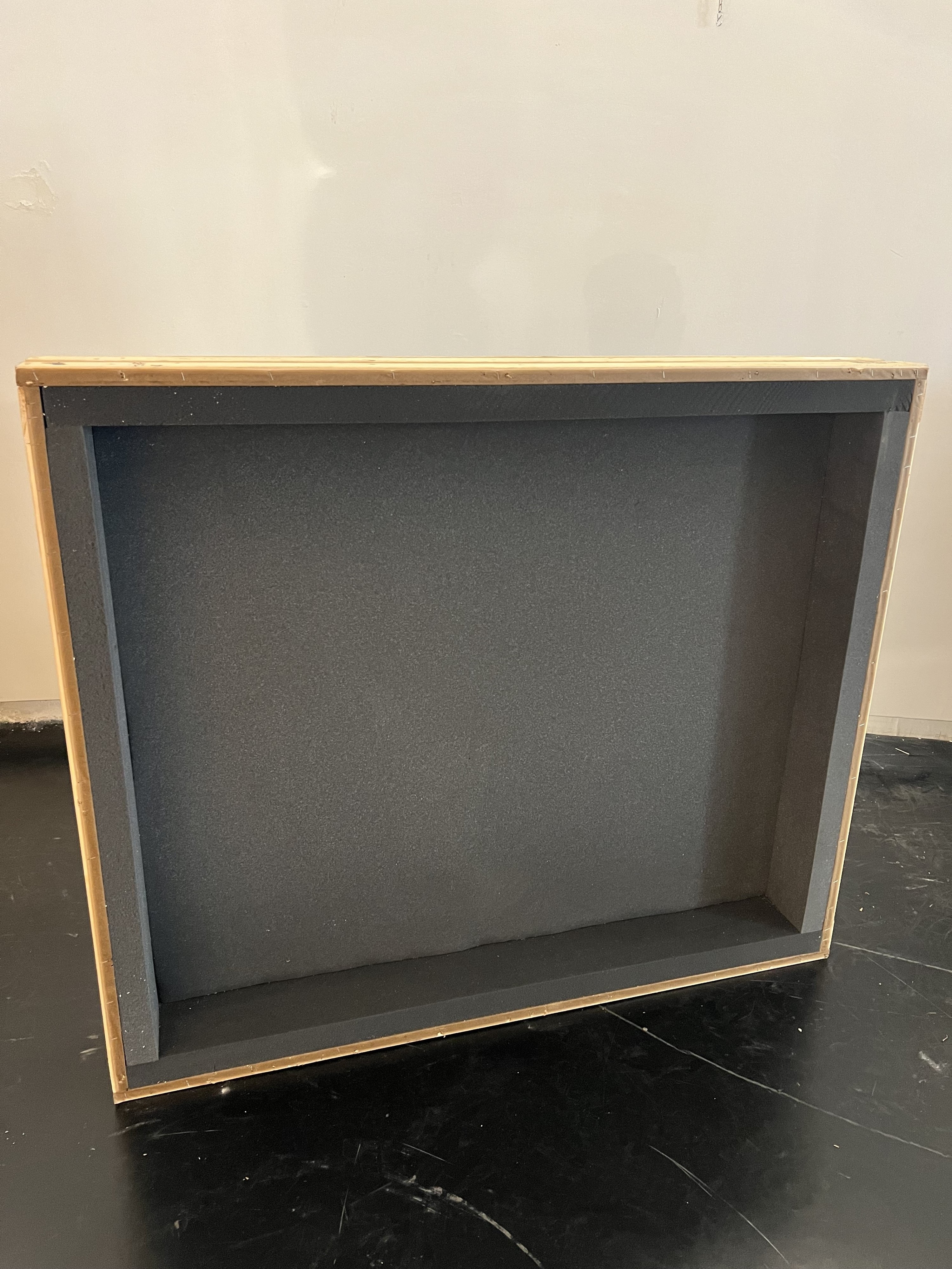 Cassa in legno per imballaggio con rivestimento interno in spugna